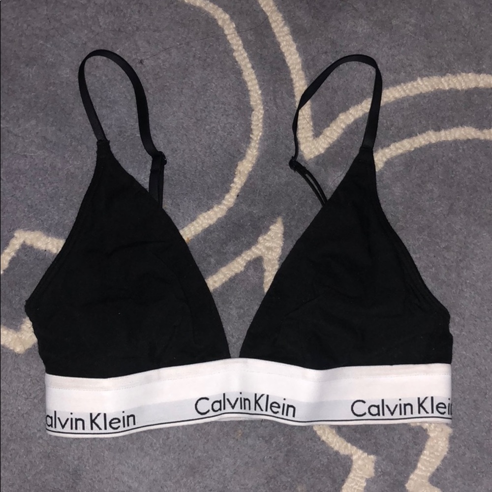 CALVIN KLEIN SPORTS BRA